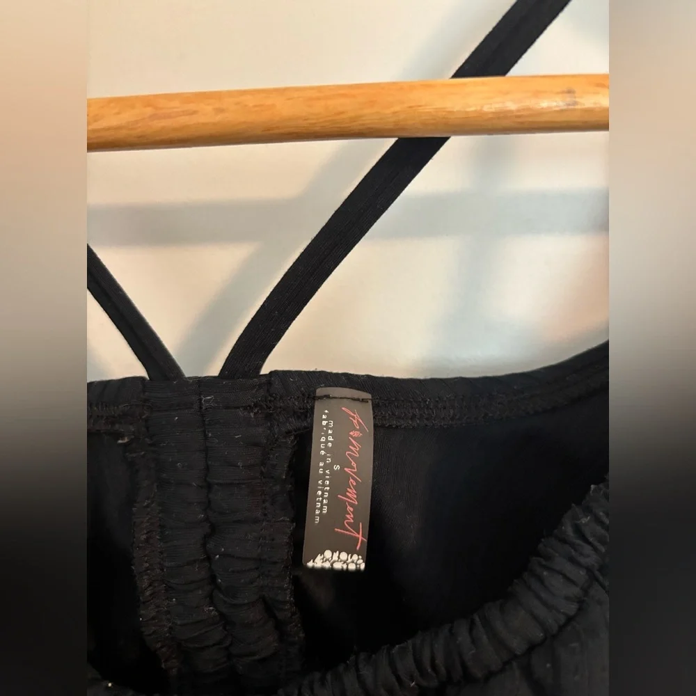 FREE PEOPLE FP Movement Hot Tip Layer Black Cropped Cinched Long Sleeve Small